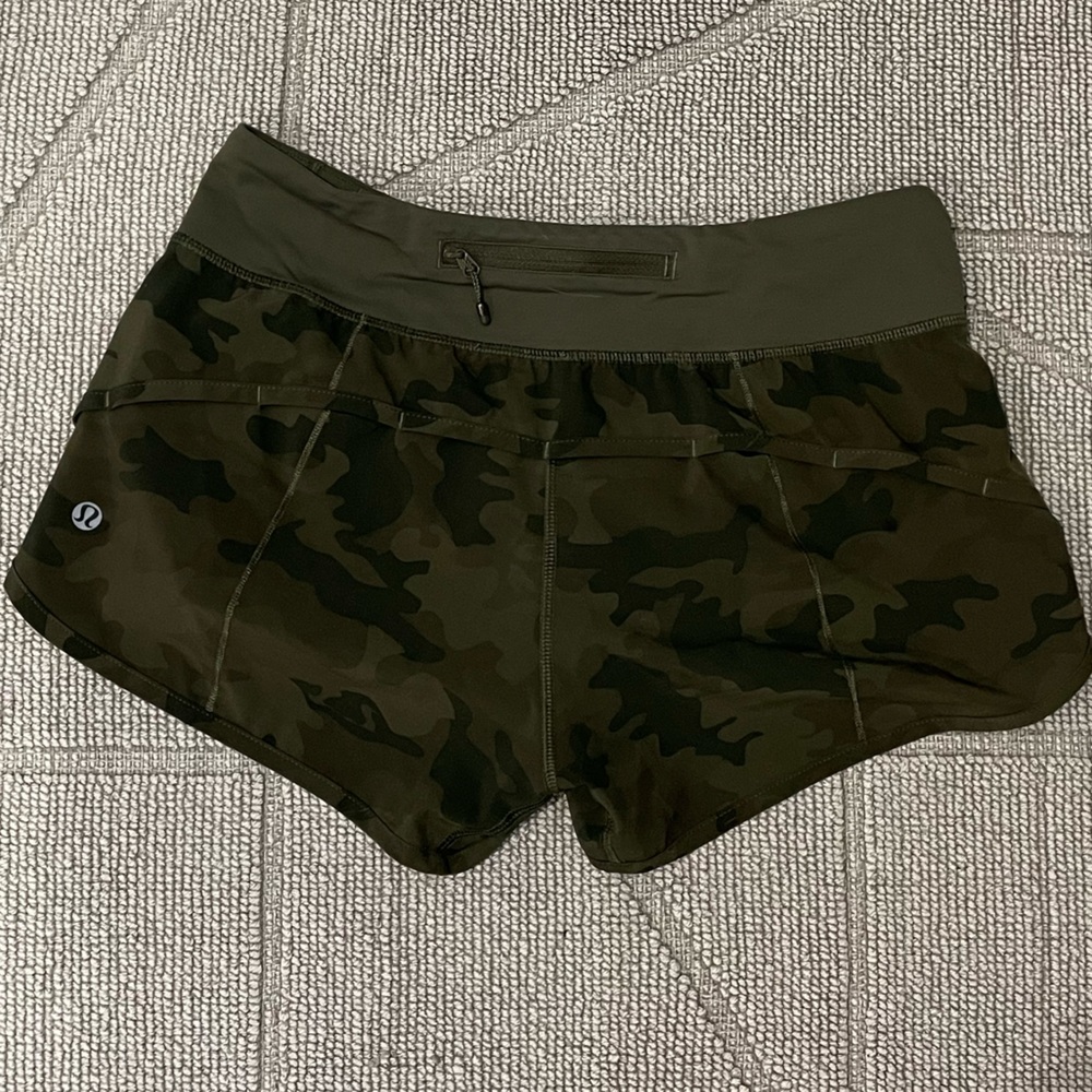 Size 4 - Lululemon Speed Up Shorts 2.5” Green Camo - Picture 3 of 6